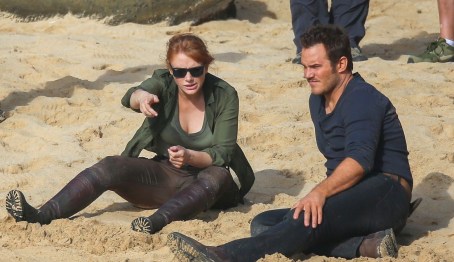 chris-pratt-bryce-dallas-howard-jurassic-world-08